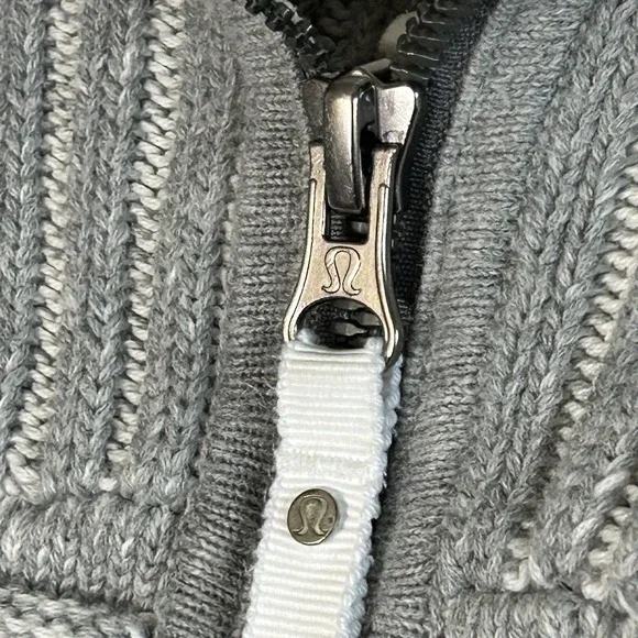 Lululemon Embrace Full Zip Hoodie Scuba Sweater -Gray - Women's Size 4 - EUC!!!! - Picture 4 of 16